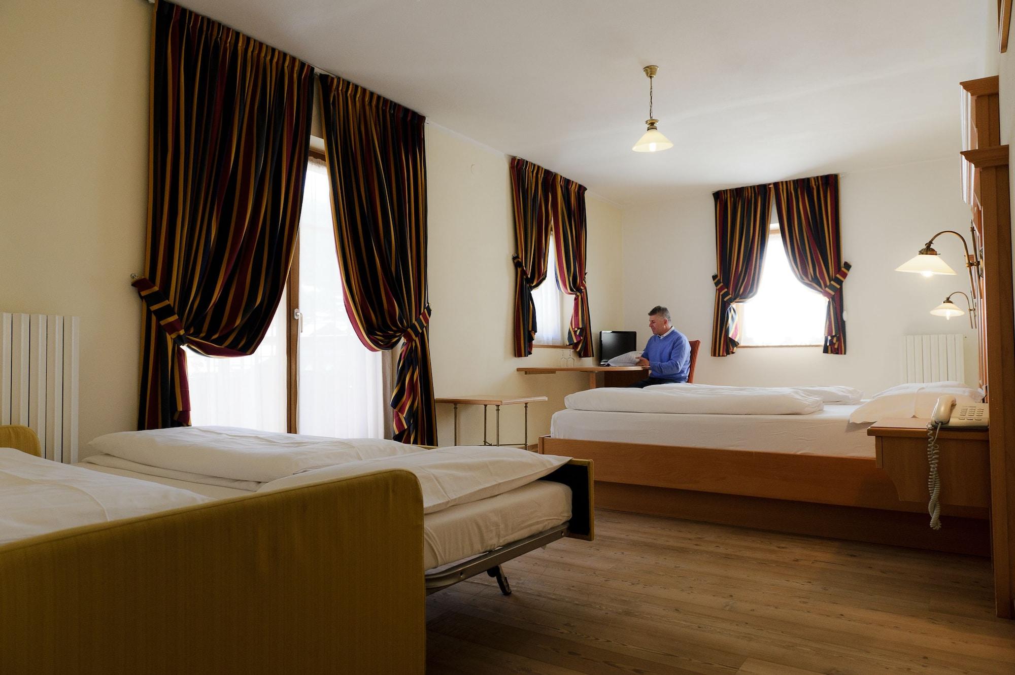 Hotel Touring 리비뇨 외부 사진